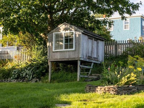 33 Cuisack Street, Dartmouth, NS - Outdoor