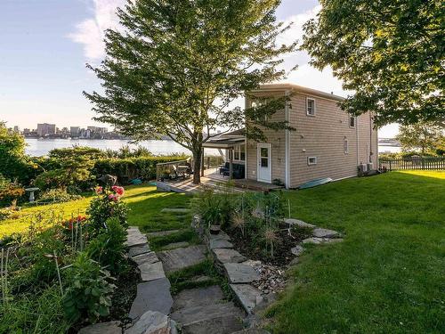 33 Cuisack Street, Dartmouth, NS - Outdoor