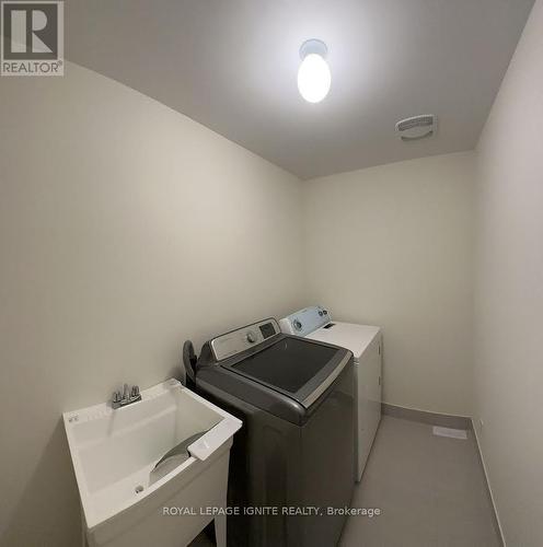 25 Jack Potts Way, Clarington, ON - Indoor Photo Showing Laundry Room