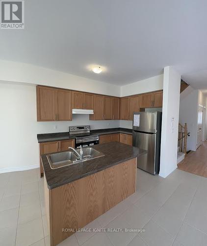 25 Jack Potts Way, Clarington, ON - Indoor Photo Showing Kitchen With Double Sink