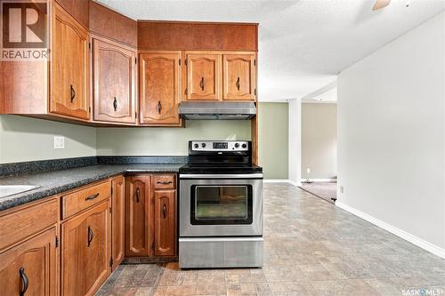 541 Guelph Crescent, Saskatoon, SK - Indoor Photo Showing Kitchen