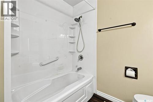 541 Guelph Crescent, Saskatoon, SK - Indoor Photo Showing Bathroom