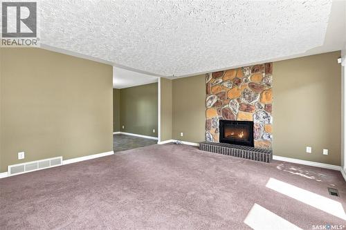 541 Guelph Crescent, Saskatoon, SK - Indoor Photo Showing Living Room With Fireplace