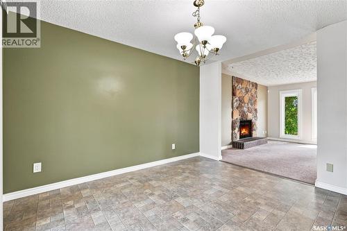 541 Guelph Crescent, Saskatoon, SK - Indoor With Fireplace