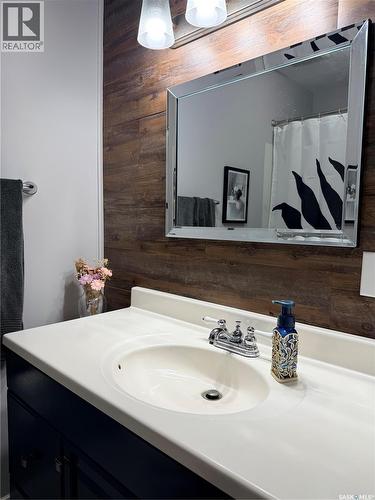 481 Willow Bay, Estevan, SK - Indoor Photo Showing Bathroom