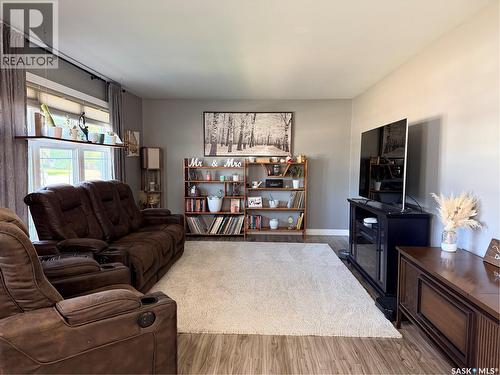 481 Willow Bay, Estevan, SK - Indoor Photo Showing Living Room