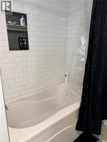 481 Willow Bay, Estevan, SK - Indoor Photo Showing Bathroom