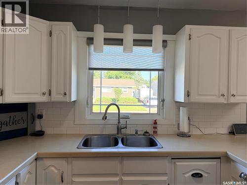 481 Willow Bay, Estevan, SK - Indoor Photo Showing Kitchen With Double Sink