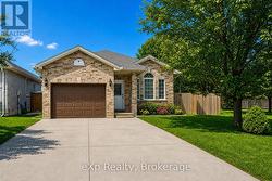 547 FOREST CREEK PLACE  London East (East A), ON N5Y 5T7