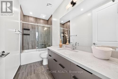 2002 - 2007 James Street, Burlington, ON - Indoor Photo Showing Bathroom