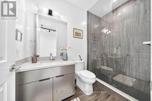 2002 - 2007 James Street, Burlington, ON - Indoor Photo Showing Bathroom