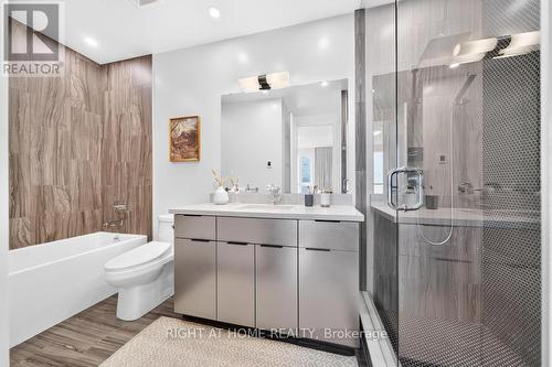 2002 - 2007 James Street, Burlington, ON - Indoor Photo Showing Bathroom