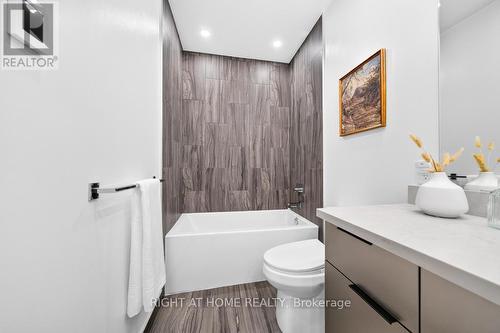 2002 - 2007 James Street, Burlington, ON - Indoor Photo Showing Bathroom