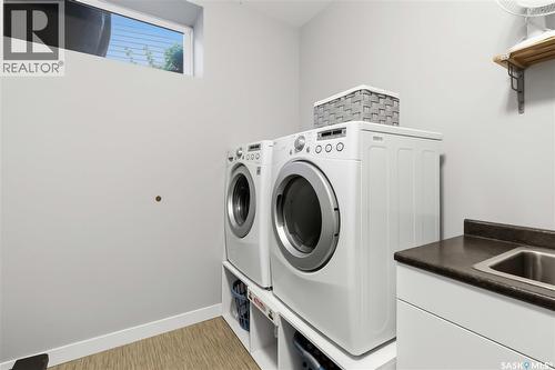 338 Laurier Crescent, North Saskatchewan River, SK - Indoor Photo Showing Laundry Room