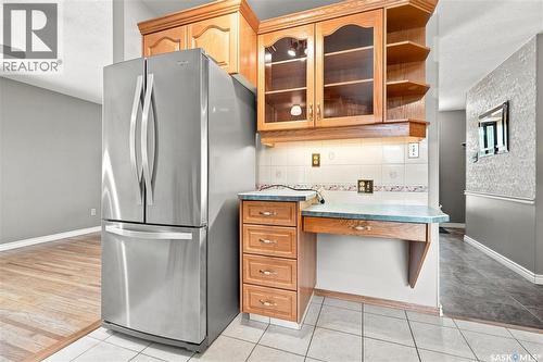 219 Cambridge Avenue, Regina, SK - Indoor Photo Showing Kitchen