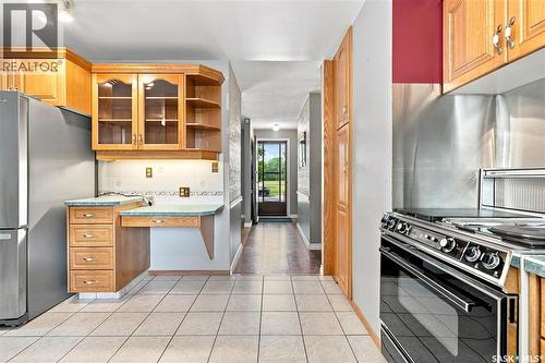 219 Cambridge Avenue, Regina, SK - Indoor Photo Showing Kitchen