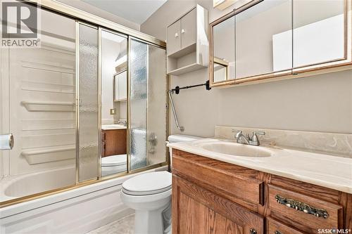 219 Cambridge Avenue, Regina, SK - Indoor Photo Showing Bathroom