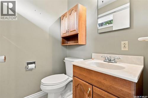 219 Cambridge Avenue, Regina, SK - Indoor Photo Showing Bathroom