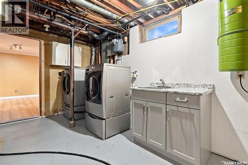 219 Cambridge Avenue, Regina, SK - Indoor Photo Showing Laundry Room