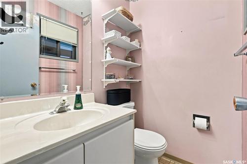 94 Dale Crescent, Regina, SK - Indoor Photo Showing Bathroom