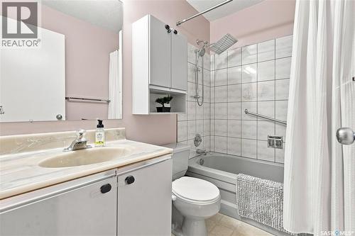 94 Dale Crescent, Regina, SK - Indoor Photo Showing Bathroom