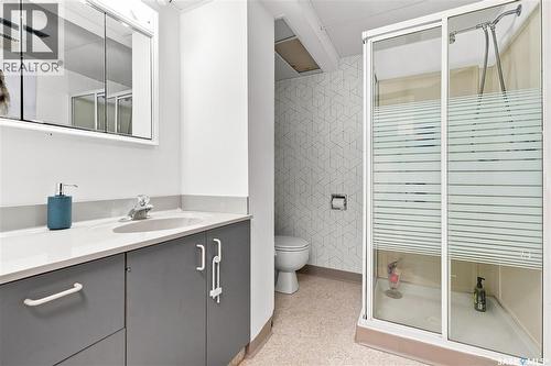 94 Dale Crescent, Regina, SK - Indoor Photo Showing Bathroom