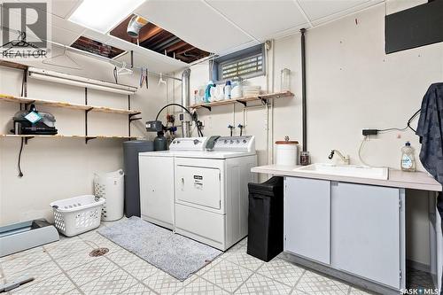 94 Dale Crescent, Regina, SK - Indoor Photo Showing Laundry Room