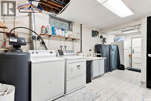 94 Dale Crescent, Regina, SK - Indoor Photo Showing Laundry Room