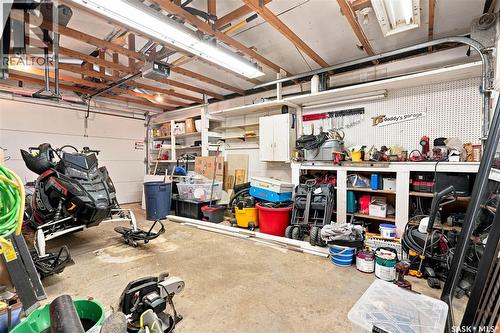 94 Dale Crescent, Regina, SK - Indoor Photo Showing Garage
