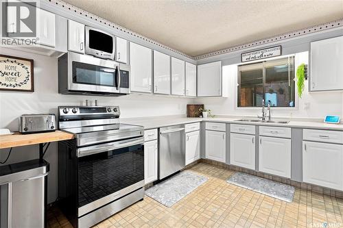 94 Dale Crescent, Regina, SK - Indoor Photo Showing Kitchen With Double Sink