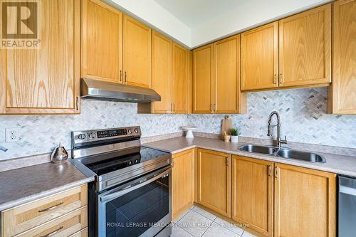 6577 Jazzy Mews, Mississauga, ON - Indoor Photo Showing Kitchen With Double Sink