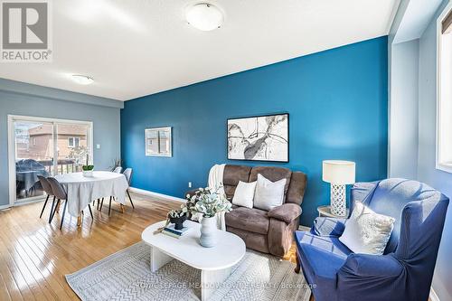 6577 Jazzy Mews, Mississauga, ON - Indoor Photo Showing Living Room