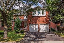 1207 DOGWOOD CRESCENT  Oakville, ON L6J 7J2