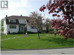 225 SHAKESPEARE Drive Unit# 9 Waterloo, ON N2L 2T5