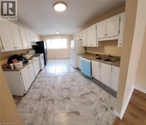 225 SHAKESPEARE Drive Unit# 9 , Waterloo, Ontario N2L 2T5 2