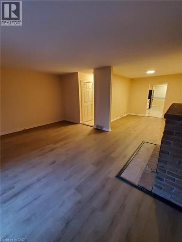 225 SHAKESPEARE Drive Unit# 9 , Waterloo, Ontario N2L 2T5 5