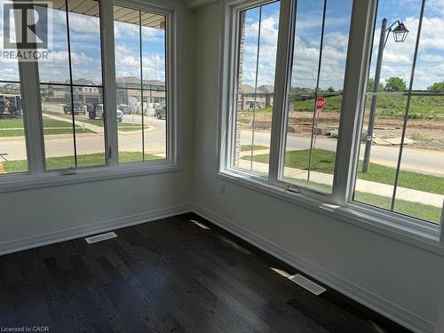 40 TURNBULL Drive , Brantford, Ontario N3T 0K4 5
