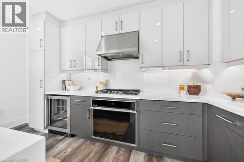 2007 James Street Unit# 2002, Burlington, ON - Indoor Photo Showing Kitchen With Upgraded Kitchen