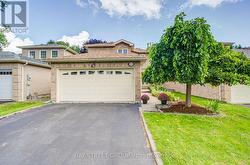 10 HEMINGFORD PLACE  Whitby, ON L1R 1G1