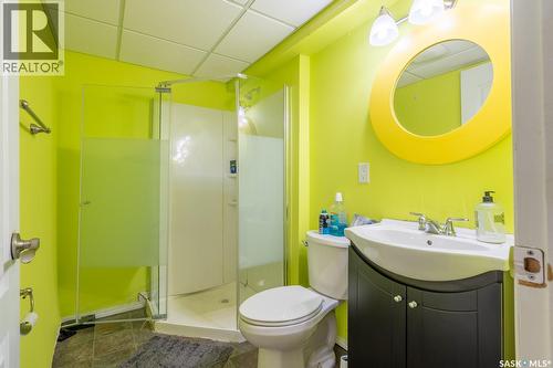 60 Dunning Crescent, Regina, SK - Indoor Photo Showing Bathroom