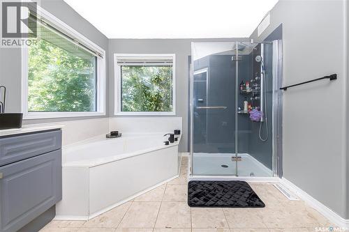 114 Mcfarland Place, Saskatoon, SK - Indoor Photo Showing Bathroom