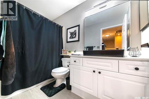 114 Mcfarland Place, Saskatoon, SK - Indoor Photo Showing Bathroom