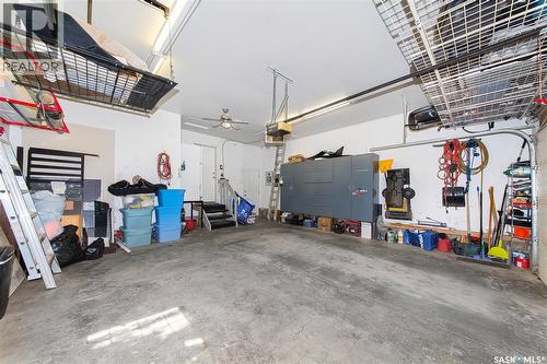 114 Mcfarland Place, Saskatoon, SK - Indoor Photo Showing Garage