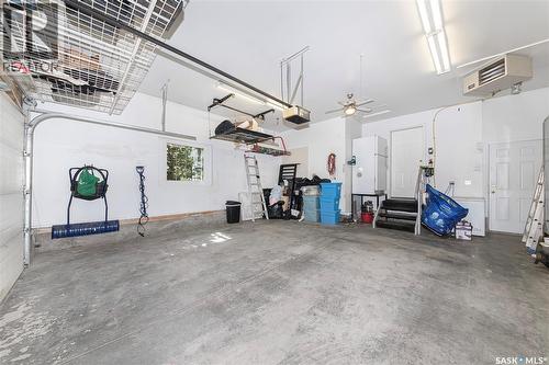 114 Mcfarland Place, Saskatoon, SK - Indoor Photo Showing Garage