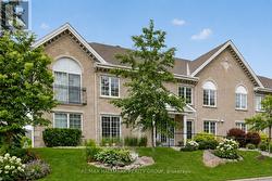 2B - 51 ROBSON COURT  Ottawa, ON K2K 2W1