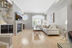 39 LOBO MEWS  Toronto, ON M8Z 0B2