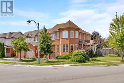 2204 GRAND OAK TRAIL  Oakville, ON L6M 4S6
