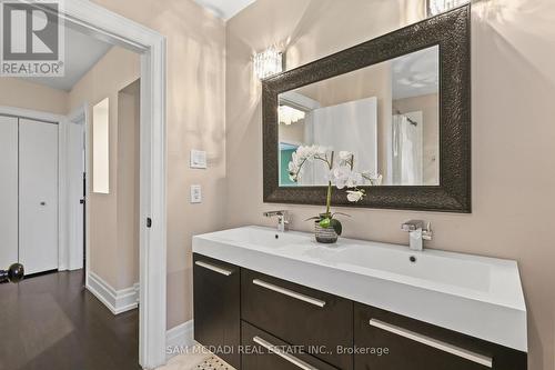 1449 Truscott Drive, Mississauga, ON - Indoor Photo Showing Bathroom
