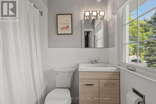 1449 Truscott Drive, Mississauga, ON - Indoor Photo Showing Bathroom