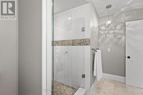 1449 Truscott Drive, Mississauga, ON - Indoor Photo Showing Bathroom